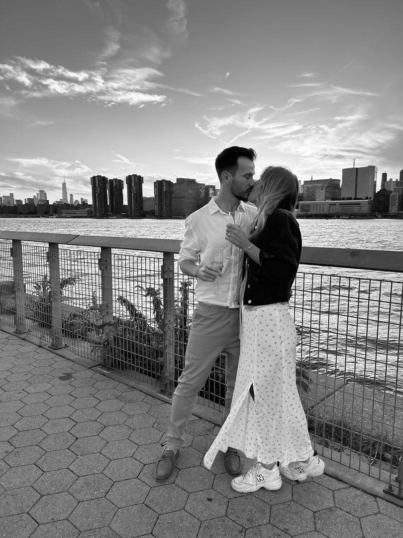 Proposal kiss BW